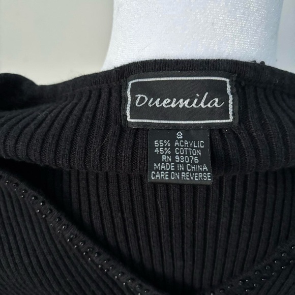 Black Ribbed V-Neck long sleeve - Picture 3 of 3